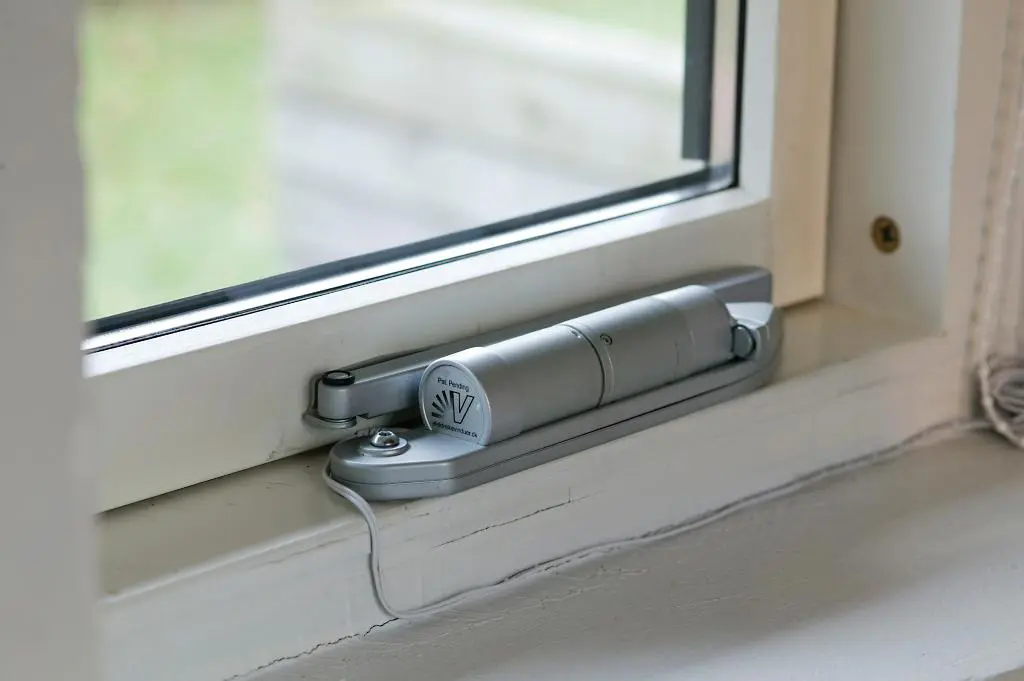 Venset Plug In Electric Opener | Window Openers